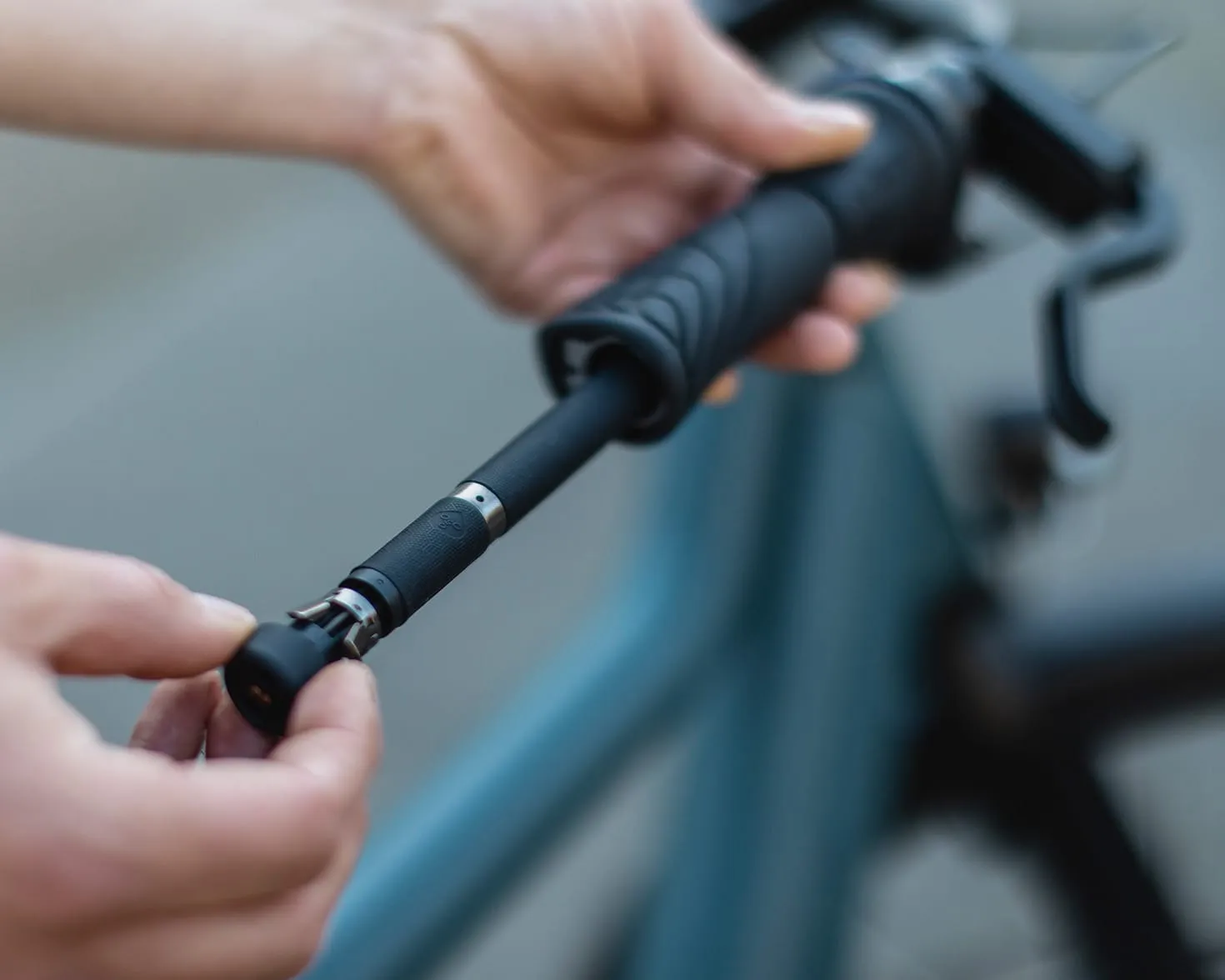 BikeFinder G2 tracker GPS bicicletă montaj în ghidon